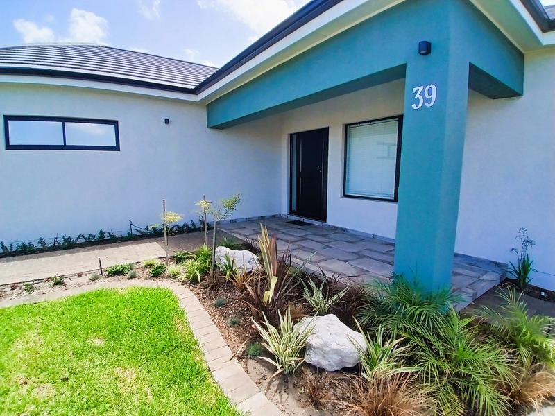 3 Bedroom Property for Sale in Stilbaai Wes Western Cape
